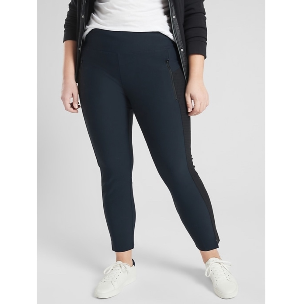 Athleta Stellar Crop Pant Navy / Black #405525